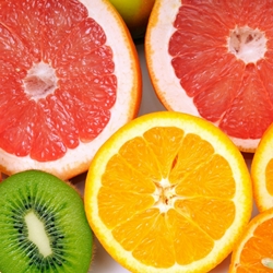 grapefruit,oranges,and lemons cut in half